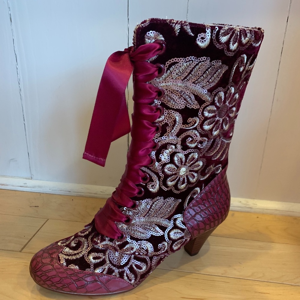 Lady Victoria irregular choice boot!